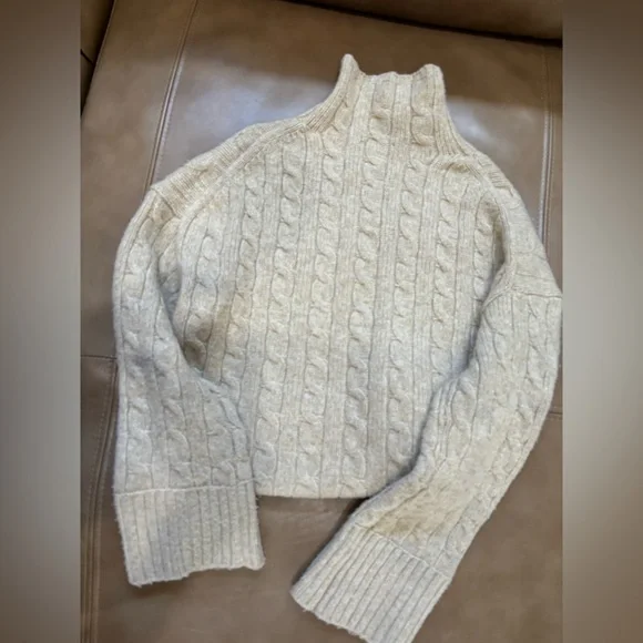 Abercrombie & Fitch Cable Turtleneck oversized boxy Sweater - Cream - Picture 4 of 6